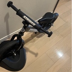 ストライダー黒　ブラック