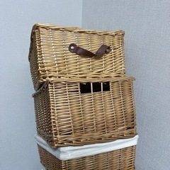 【お譲り先決まりました】ラタン収納ボックス、洗濯カゴセットの画像