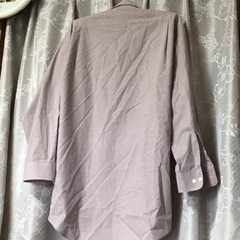 薄い藤色のyシャツの画像