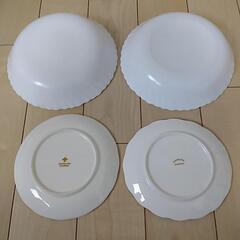 白い皿　大2枚、小2枚の画像