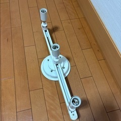 ニトリ　シーリング直付ダクトルレールとソケット3個の画像