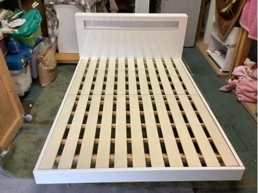 【リサイクルサービス八光】幅1410㎜　ダブルベッド　エナメルホワイト　２口コンセント付き