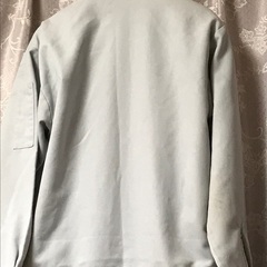 薄いグレー　作業着の画像