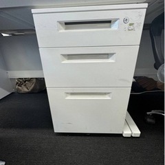 事務机 キャビネット 椅子 セット 大量 パーテーションの画像