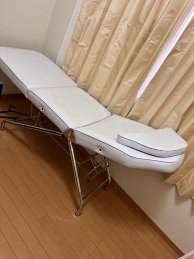 【値段下げました】エステ　マッサージ用ベット