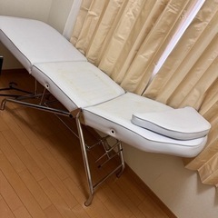 【値段下げました】エステ　マッサージ用ベット