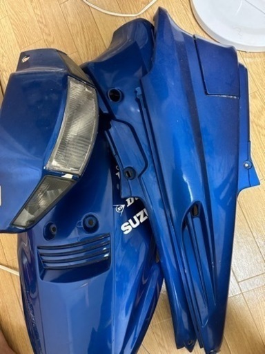 v100 外装 (フロント、テール、マスク)