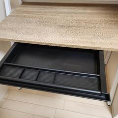 デスクと椅子のセットの画像
