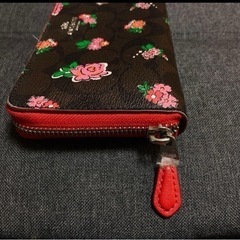 最終値下げ！コーチcoach 長財布花柄ラウンドファスナー  フローラル　PVC レザーの画像