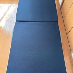 折りたたみベッドの画像