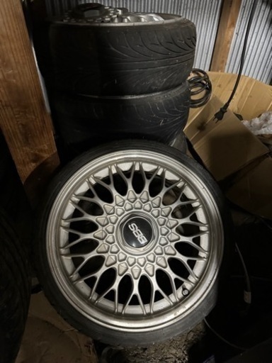 車のパーツ タイヤ、ホイール