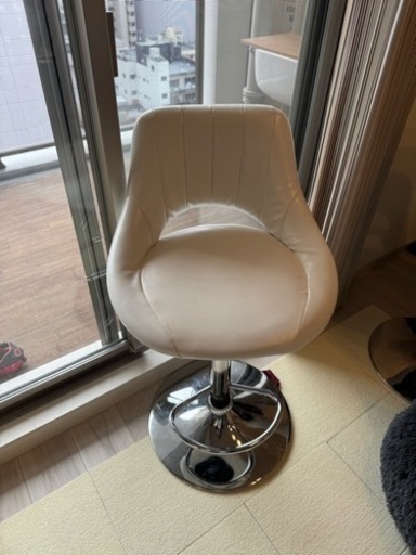 バースタイルのイス