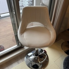 バースタイルのイス