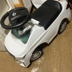 乗用玩具 乗用トヨタ アルファード 足けり 足こぎ 室内の画像
