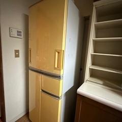 【無料】SHRAP両開き冷蔵庫2004年製まだまだ使えますの画像