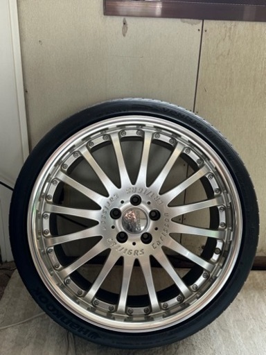 車のパーツ タイヤ、ホイール