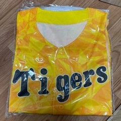 阪神タイガースＴシャツとスポーツタオル