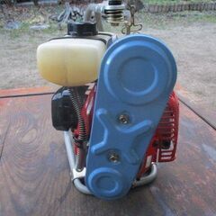 エンジン部　..程度良好　プロ仕様　山田機械　ビーバー GT　L467Z 　背負式刈払機　草刈機の画像