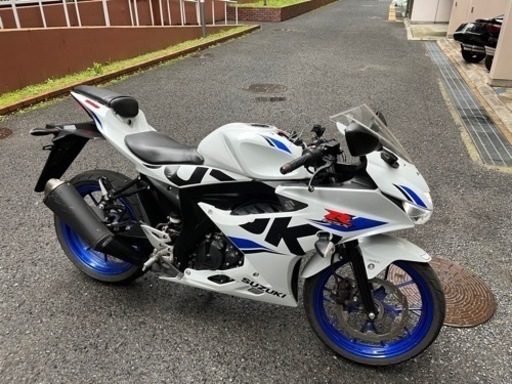 【スズキ　GSX-R125  絶好調　ホワイトカラー　人気車両　実働車