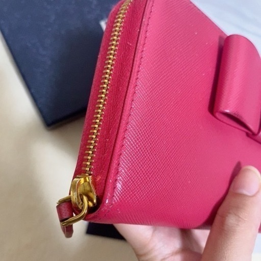 PRADA サフィアーノ　リボンラウンドファスナー