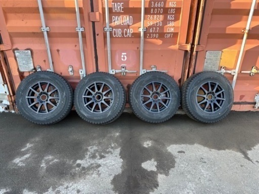 車のパーツ タイヤ、ホイール