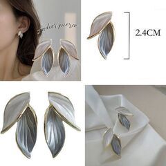 リーフモチーフくすみブルースタッドピアス➀（新品）の画像