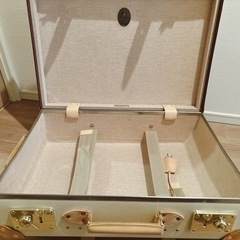 機内持ち込み可 グローブトロッター スーツケースの画像