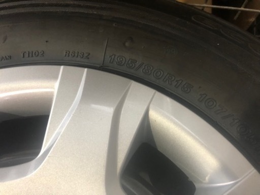 ハイエース純正タイヤ　ホイール　キャップ　新車外し車のパーツ タイヤ、ホイール