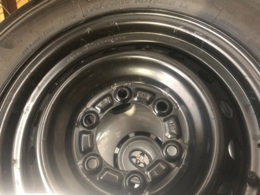 ハイエース純正タイヤ　ホイール　キャップ　新車外し車のパーツ タイヤ、ホイール