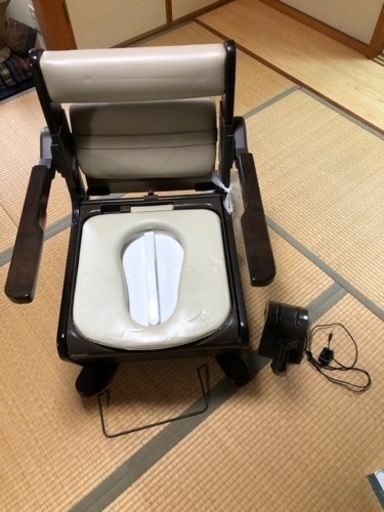 介護用トイレ　家具調トイレ　座楽　はねあげ便座　自動消臭　ポータブルトイレ ポータブルトイレ パナソニック 家具調トイレ 座楽 ひじ掛け