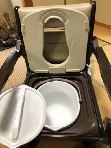 介護用トイレ　家具調トイレ　座楽　はねあげ便座　自動消臭　ポータブルトイレ　パナソニック