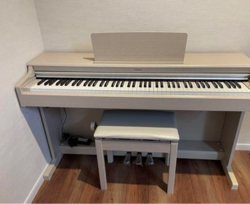 電子ピアノ　ホワイト　YAMAHA