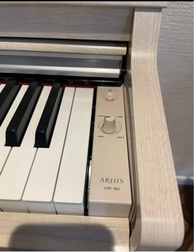 電子ピアノ　ホワイト　YAMAHA