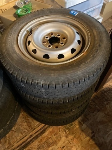 セレナ　c25用スタッドレスタイヤ　4本セット