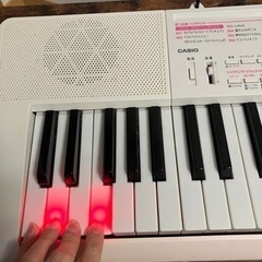 【引き渡し者決定しました】CASIO カシオ 光ナビゲーション 電子ピアノ 電子キーボード LK-111 鍵盤楽器、ピアノの画像