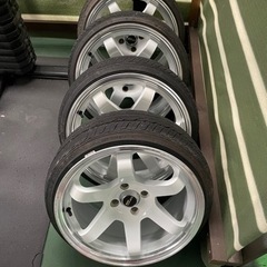 車のパーツ タイヤ、ホイール