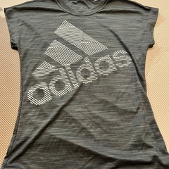 adidasの画像