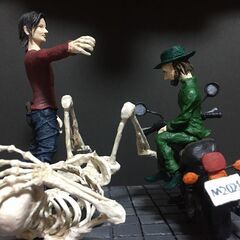 石粉粘土作品「降りろと男は言う。死神は笑う」の画像