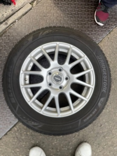 車のパーツ タイヤ、ホイール