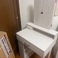 決まりました　ドレッサー　椅子とミラー付き