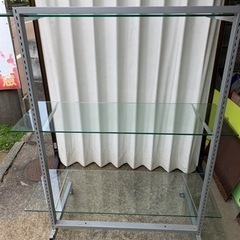 値引きしました‼️ガラス3段棚　中古品の画像