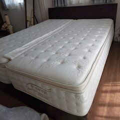 クイーンサイズベッドの画像