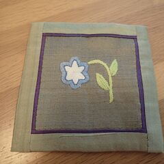 ベトナム雑貨　シルクコースター　ハンドメイドフラワー刺繡　4枚セットの画像