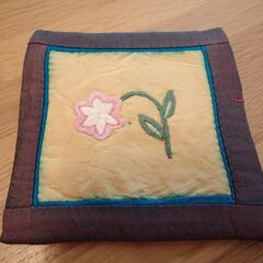 ベトナム雑貨　シルクコースター　ハンドメイドフラワー刺繡　4枚セットの画像