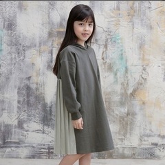 バックプリーツ　フード付き　ワンピース　110cm