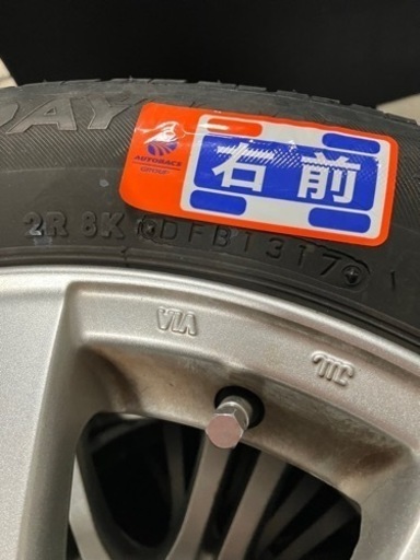 車のパーツ タイヤ、ホイールオンロード