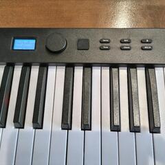 折り畳み可能な電子ピアノの画像