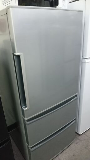 （お買い上げありがとうございます）アクア　3ドア冷蔵庫272L　２０１７年製　AQR-271F　60ｃｍ幅　　ｼﾙﾊﾞｰ　真ん中冷凍室　　高く買取るゾウ八幡東店