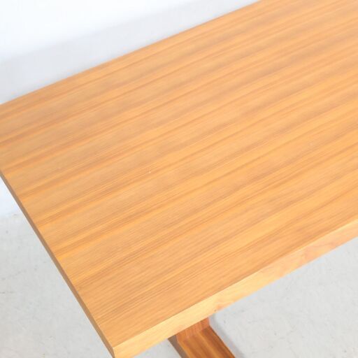 ACTUS(アクタス) OWN-F(オウン エフ) ダイニングテーブルです。低めの