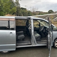 日産セレナ　ステーションワゴン　シルバー　中古車の画像